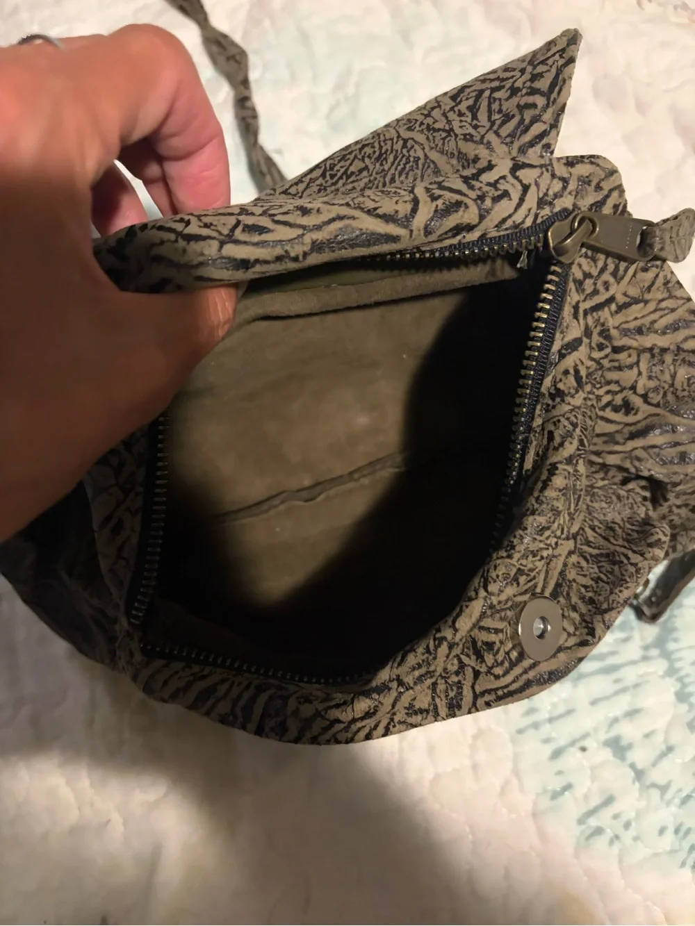 Textured Black and Brown Crossbody Shoulder Bag - Unbranded